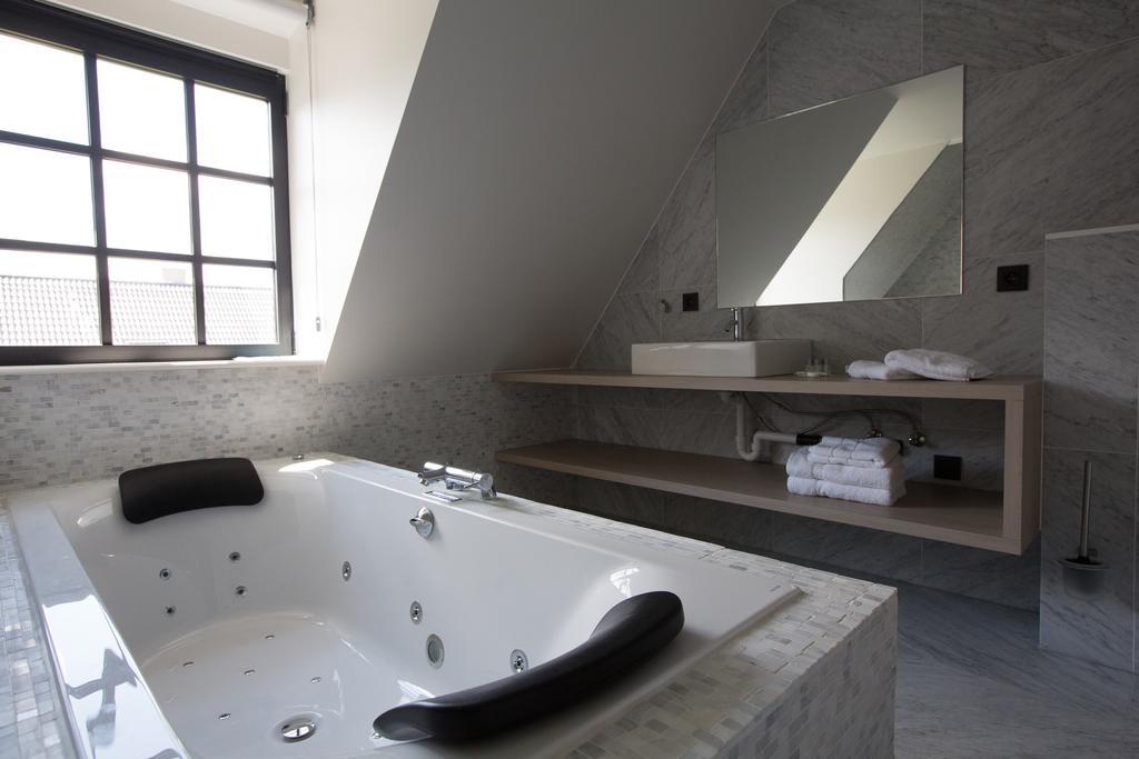 Hotel De Lissewal อีปส์ ภายนอก รูปภาพ